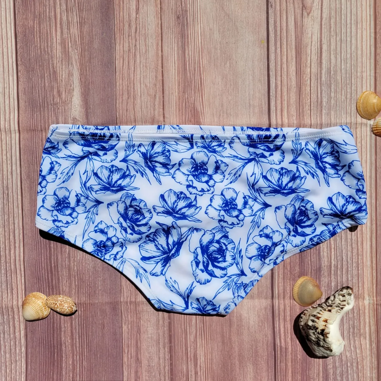 Bottom de Bikini CIntura Alta Niña DESIRE Blanco Rosas Azules