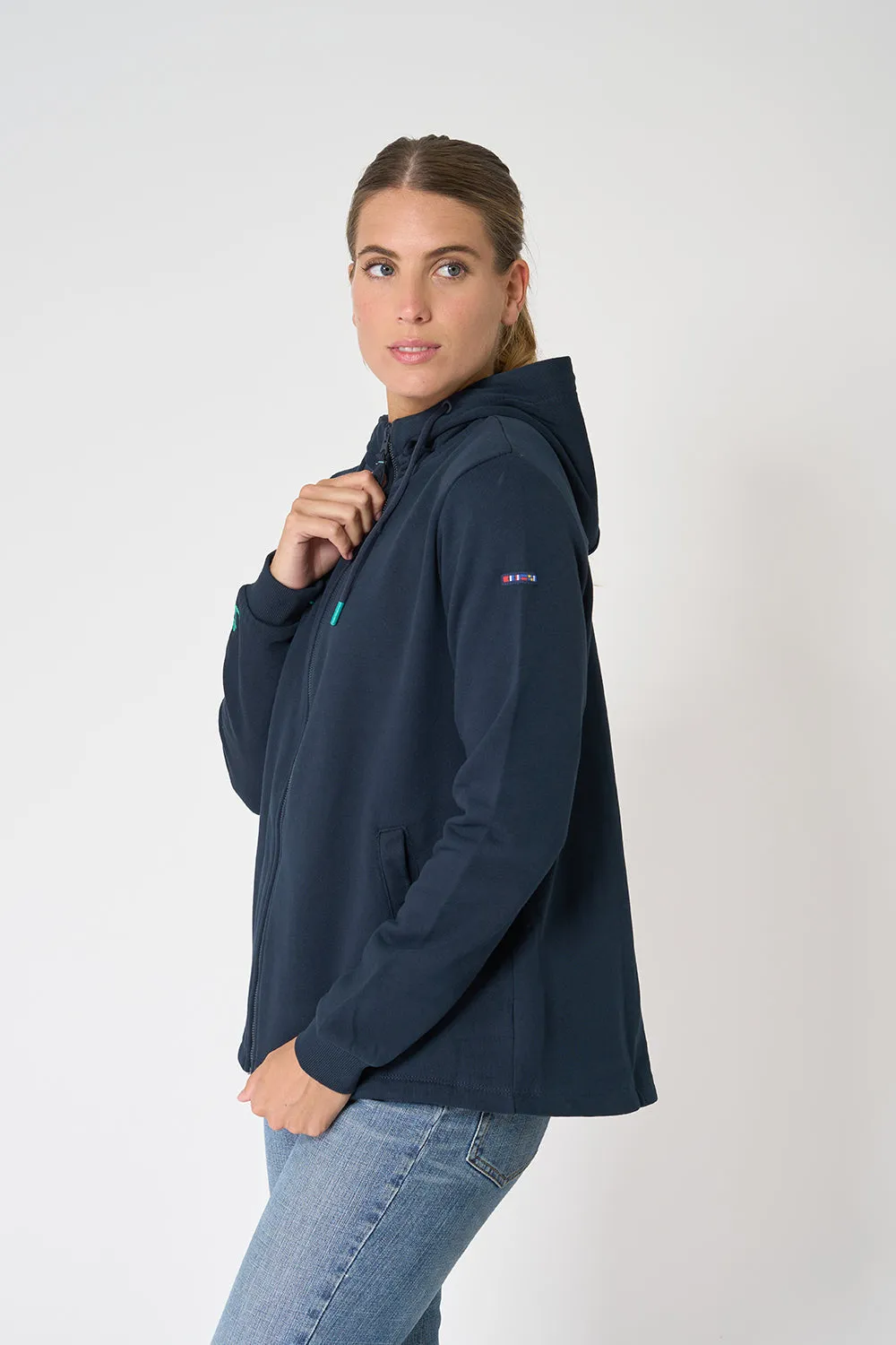 Sudadera o chaqueta de felpa con capucha y pliegue trasero